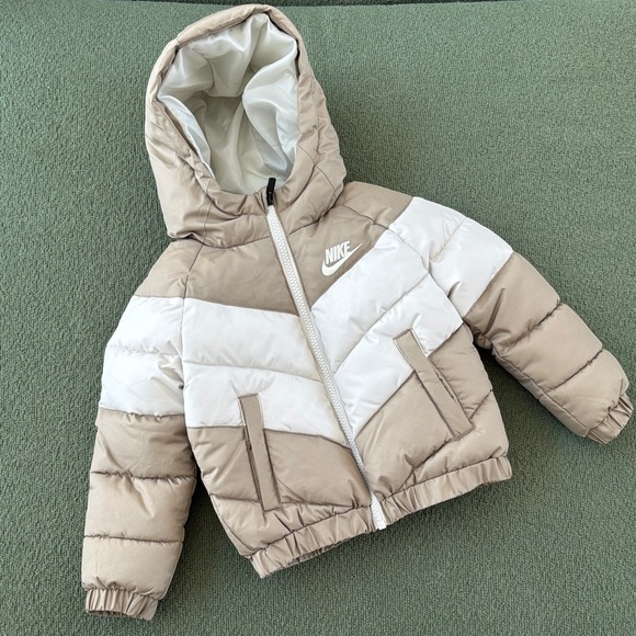 :Price Firm: Nike Toddler 2T Hooded Chevron Puffer Jacket in Khaki - Picture 2 of 6